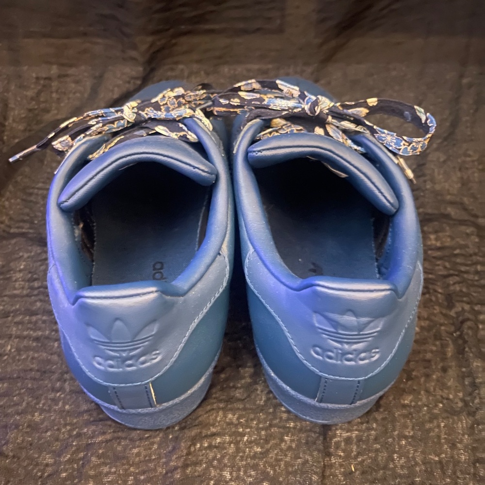 Adidas Superstar glossy toe blue sneakers, women’s 6.5 - Picture 5 of 7